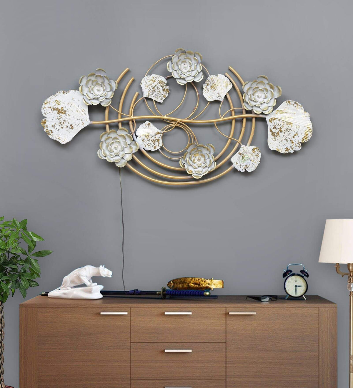 White & Gold Flower Zara with LED – white flowers and gold rings with lighting off